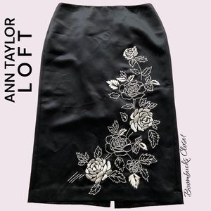 Ann Taylor Loft Embroidery Floral business casual Skirt Size 4 Black white